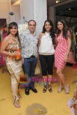 Suchitra Krishnamoorthy at ANJALEE & ARJUN KAPOOR FESTIVE COLLECTION PREVIEW 2010 in Olive, Mumbai on 7th Sept 2010 (2).jpg
